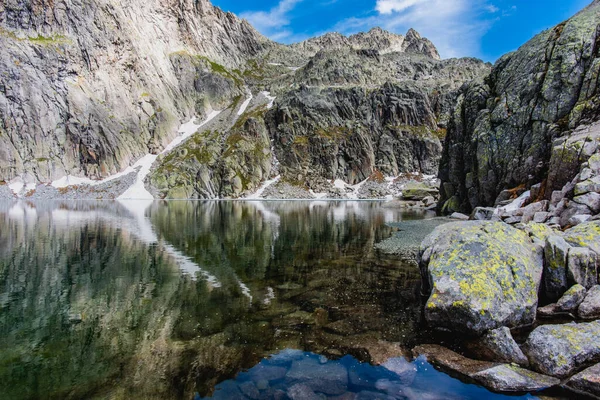 Αλπική Λίμνη Μεταξύ Των Κορυφών Της Οροσειράς Lagorai Γρανίτη Και — Φωτογραφία Αρχείου