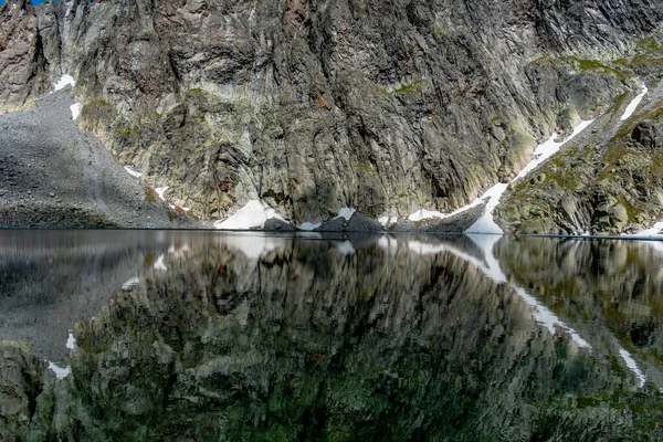 Danau Alpen Antara Puncak Pegunungan Lagorai Dengan Granit Dan Air — Stok Foto
