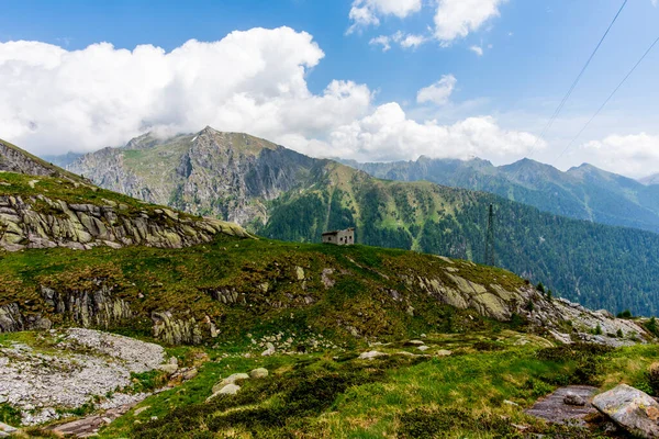 Malga Abbandonata Semidistrutta Tra Prati Pascoli Cime Granitiche Del Lagorai — Foto Stock