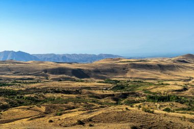 Erivan yakınlarındaki Ermenistan dağlarında sabahın erken saatlerinde.