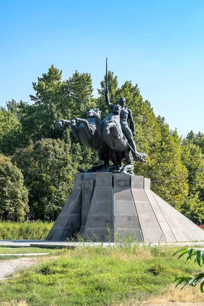 Ermenistan, Erivan, Eylül 2021. Ermeni ulusal kahramanının anıtı..