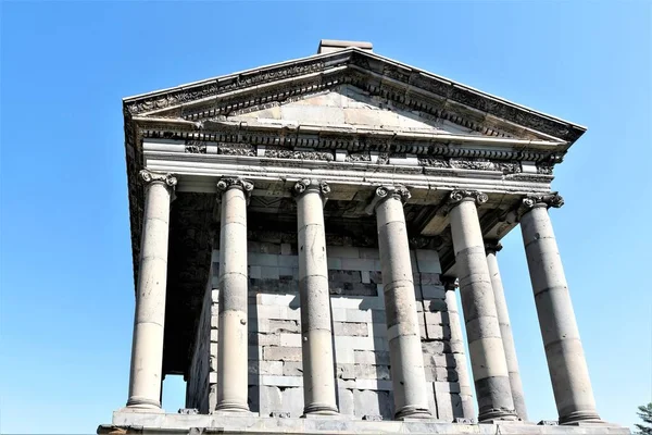 Une Des Façades Temple Païen Garni Arménie — Photo