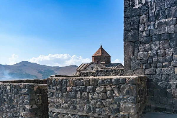 Armênia Lago Sevan Setembro 2021 Paredes Pedra Mosteiro Cúpula Templo — Fotografia de Stock