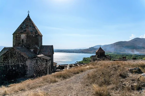 Armênia Lago Sevan Setembro 2021 Complexo Mosteiro Medieval Entre Montanhas — Fotografia de Stock