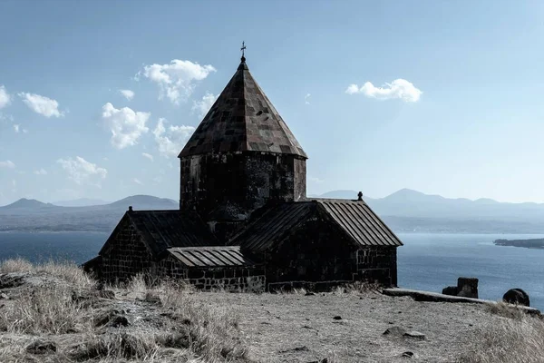 Armênia Lago Sevan Setembro 2021 Telhado Cúpula Antigo Templo Armênio — Fotografia de Stock
