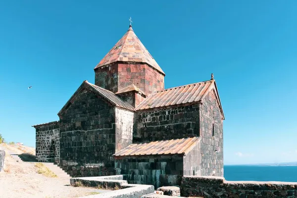 Armênia Lago Sevan Setembro 2021 Templo Cristão Medieval Forma Cruz — Fotografia de Stock