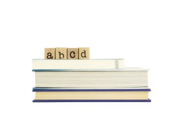 ABCD kelime ahşap pullar ve kitaplar