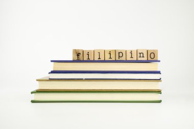 Filipino dili word ahşap pullar ve kitaplar