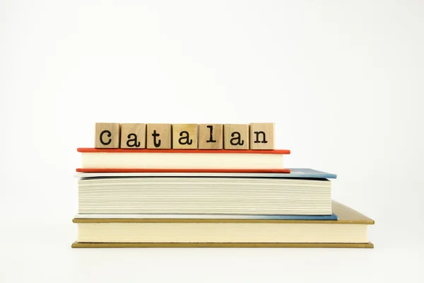 Каталонська мова слова на книги і деревини марок — стокове фото