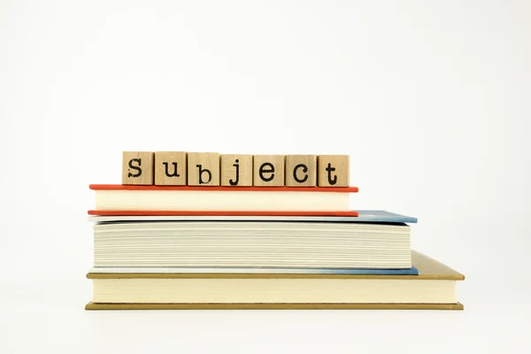 木製スタンプ単語対象の書籍 — ストック写真