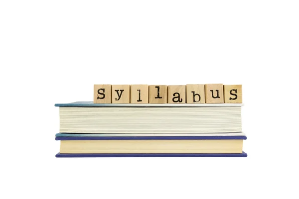 Syllabus woord op hout stempels en boeken — Stockfoto