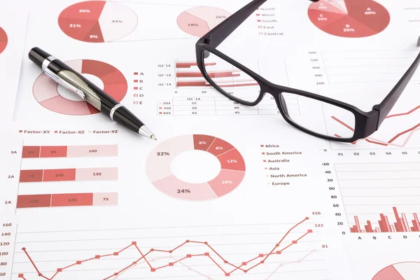 Diagramme, Diagramme, Datenanalyse und zusammenfassender Bericht — Stockfoto