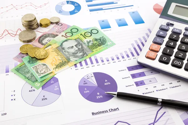 Australië valuta op grafieken, financiële planning en kosten rep — Stockfoto