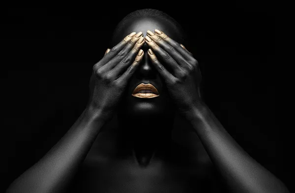 Bela menina negra com maquiagem dourada Imagens Royalty-Free