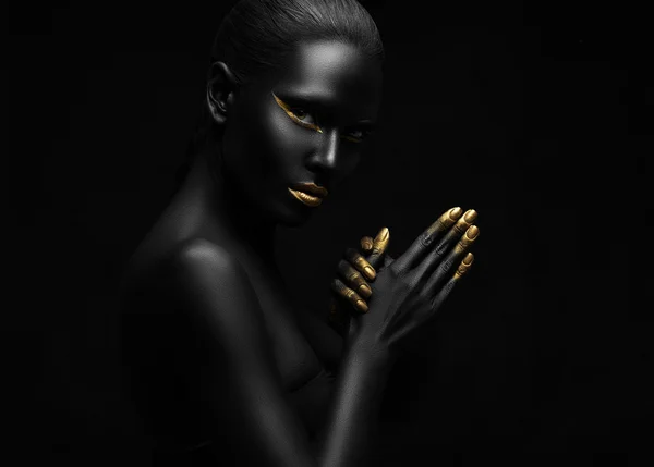 Retrato Belleza Una Hermosa Mujer Negra Con Elementos Dorados — Foto de Stock