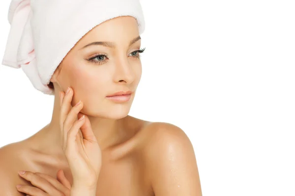 cuidados para el rostro y cuerpo en el salón de spa.