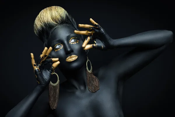 kadın olarak pahalı bir siyah inci