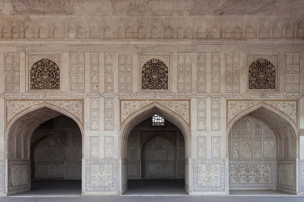 Marble hall of the palace, decorated with richly carved and incr — Stock Photo, Image