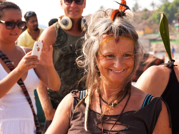 Arambol, Goa - 5 de fevereiro de 2013: Uma mulher - um hippie no festival anual, praia de Arambol, Goa, Índia . — Fotografia de Stock