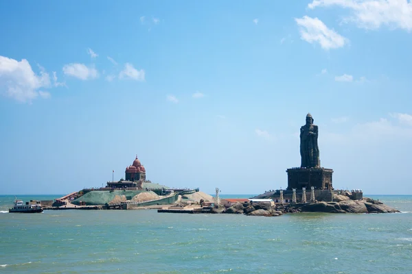 Swami Vivekananda memorial and a small temple of Kanyakumari, located in one of the two islands near Cape Comorin. — Stock Photo, Image