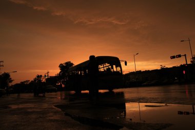 siluet turuncu günbatımı'nın arka plan üzerinde