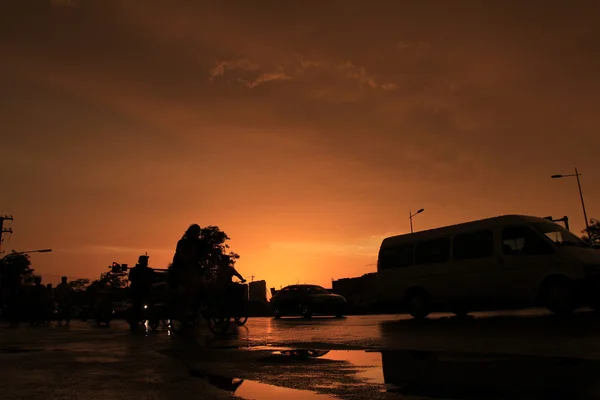 siluet turuncu günbatımı'nın arka plan üzerinde