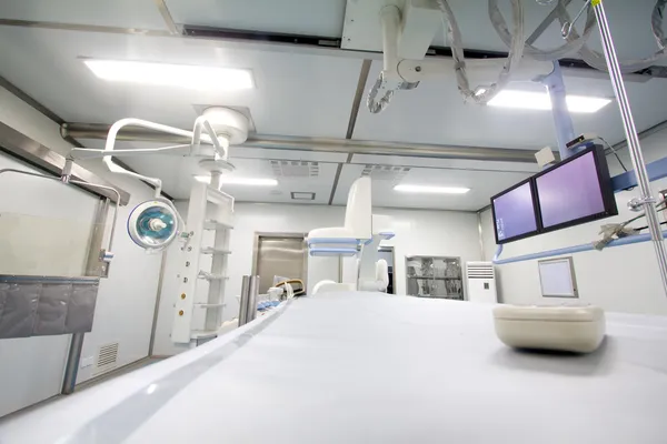 Sala de operaciones de radiología con catéter intervencionista —  Fotos de Stock