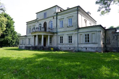 Dolhobyczow, Polonya 19 Haziran 2021. 18. yüzyıldan terk edilmiş Skrzetuski sarayı