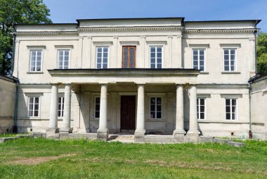 Dolhobyczow, Polonya 19 Haziran 2021. 18. yüzyıldan terk edilmiş Skrzetuski sarayı