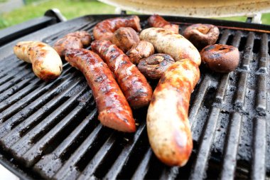 poilsh sausages and mushrooms on grill