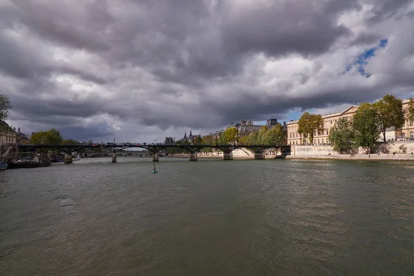 Vista Grandangolare Persone Che Camminano Nel Pont Des Arts Ponte — Foto Stock