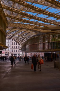 Les Halles - Fransa 'nın Paris Merkezindeki Modern Alışveriş Merkezi - Demir ve Cam Tavanlı Soyut Modern Kubbe