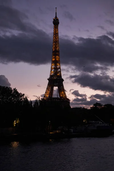 Icónica Torre Eiffel Con Luces Encendidas Atardecer Por Noche Vista — Foto de Stock