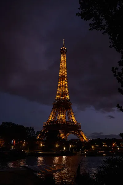 Icónica Torre Eiffel Con Luces Encendidas Atardecer Por Noche Vista — Foto de Stock