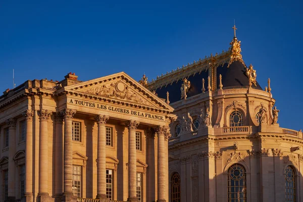 Den Vackra Fasaden Chateau Versailles Versailles Palats Med Gyllene Detaljer — Stockfoto