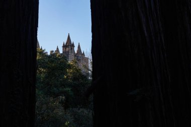 Portekiz 'deki Santa Maria da Feira Ortaçağ Şatosu, Orta Çağ' ın askeri mimarisinin bir kanıtı ve Portekiz Keşif Birliği 'nin önemli bir noktası.