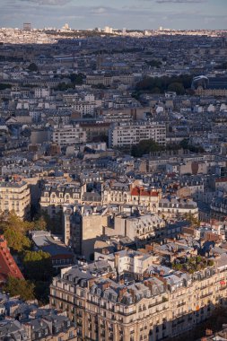 Panorama Havacılık Manzarası - Paris, Fransa 'nın silueti. Eyfel Kulesi 'nin tepesinden Seine Nehri' nin Sol Kıyı 'sına bir manzara