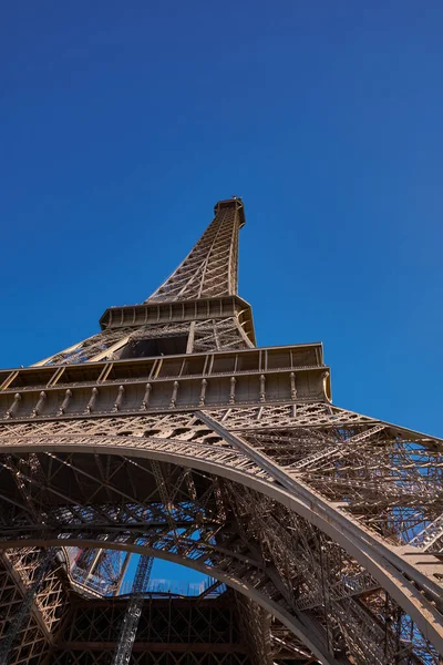 Iconic Famous Eiffel Tower Beautiful Blue Sky Clear Day Paris — Stock Photo, Image