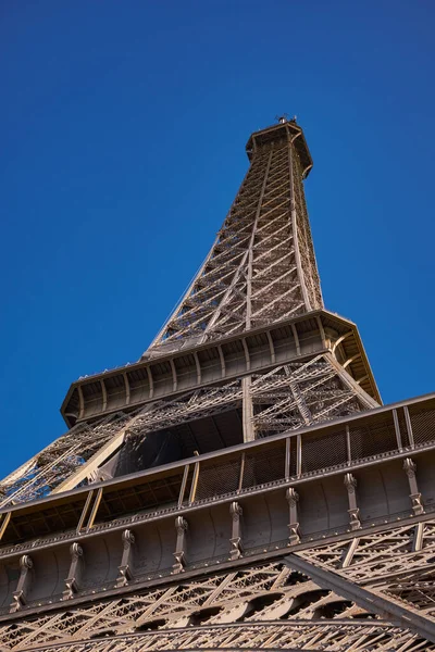 Iconic Famous Eiffel Tower Beautiful Blue Sky Clear Day Paris — Stock Photo, Image