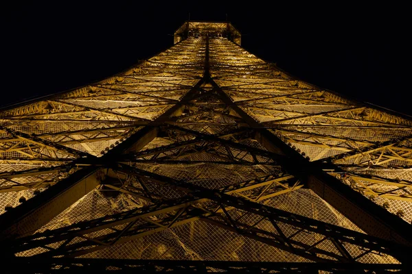 Icónica Torre Eiffel Con Luces Encendidas Por Noche Vista Desde — Foto de Stock