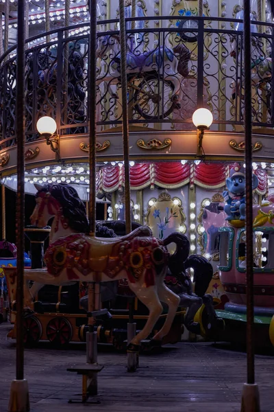 Vintage Karussell Und Lichter Der Nähe Des Eiffelturms Bei Nacht — Stockfoto