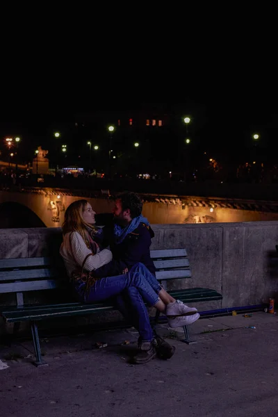 Couple Embracing Bech Eiffel Tower Night Paris France — Stock Photo, Image