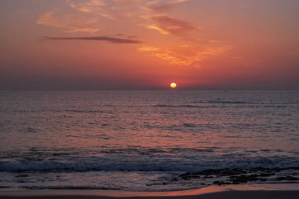 Piękny Zachód Słońca Różowym Odcieniem Esposende Portugalia Ocean Atlantycki — Zdjęcie stockowe