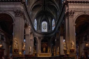 Paris Saint-Sulpice Kilisesi (Eglise Saint-Sulpice, 1754). Fransa 'nın en büyük kiliselerinden biri..