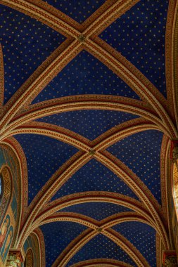 Paris, Fransa 'daki Saint Germain des Pres Kilisesi' nin içinde.