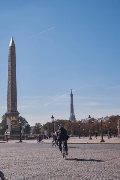 Impondo Luxor Obelisco Centro Place Concorde Com Torre Eiffel Fundo — Fotografia de Stock