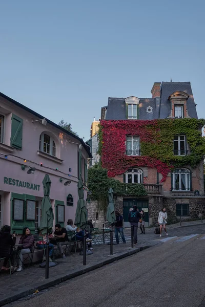 Iconic Picturesque Cobblestone Street Rue Abreuvoir Maison Rose Cafe Postcard — Stock fotografie