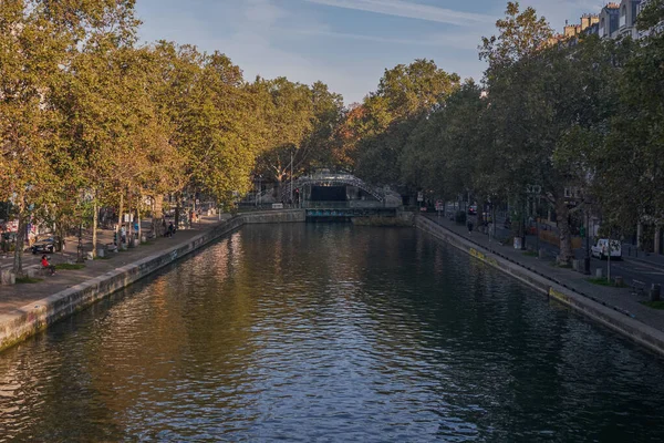 Tranquilo Pintoresco Canal Saint Martin Por Mañana París Francia — Foto de Stock