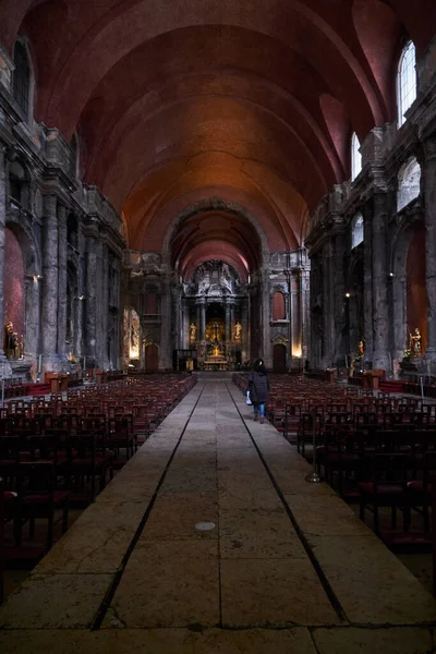 Igreja Sao Domingosの内部 カトリック教会1755年の地震とポルトガルのリスボンでの1959年の火災で損傷しました — ストック写真