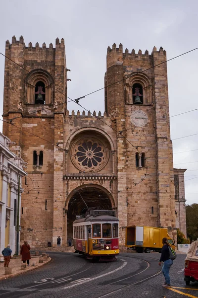 Számú Ikonikus Híres Vintage Villamos Santa Maria Székesegyház Előtt Lisszabon — Stock Fotó